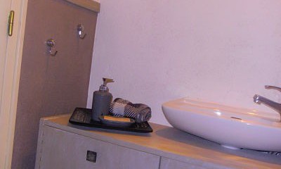 Même sort pour le sous meuble du lave-main